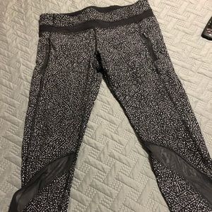 Lululemon crop athletic leggings